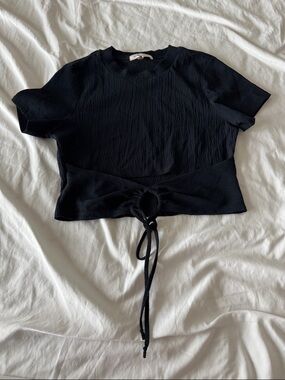 BCBGeneration Black Tie-Front Short Sleeve Crop Top
